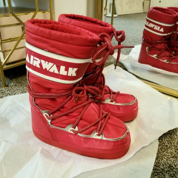 Airwalk Other - Vintage AIRWALK Red white Lace up snow boo…